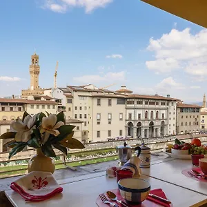 Ponte Vecchio Terrace Apartment Florence